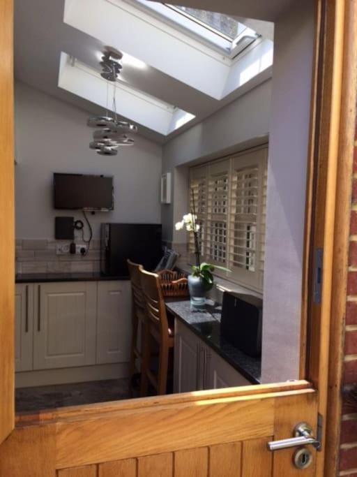 River Road, Littlehampton, Executive Apartment 外观 照片